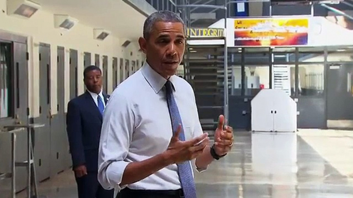 Obama makes historic presidential visit to federal prison - Mashable
