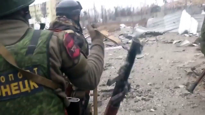 Ukraine War ~ COMBAT FOOTAGE pro Russian Separatists fight the Ukrainian army at Donetsk Airport