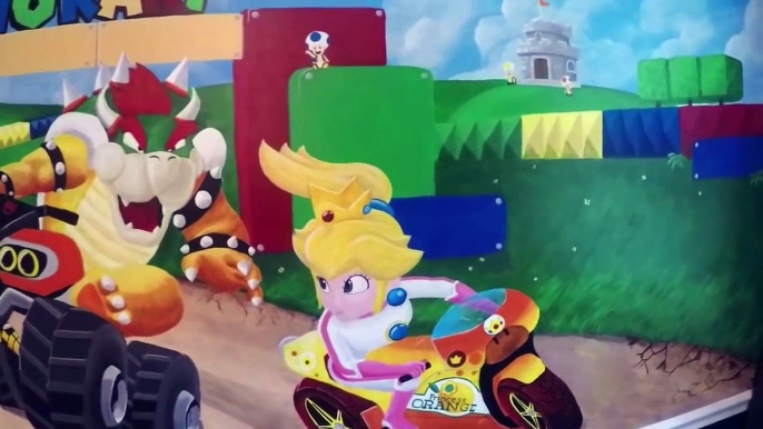 Ce papa fabrique une chambre Mario Kart pour son bébé avec un Mario en taille réelle - Gros fan!