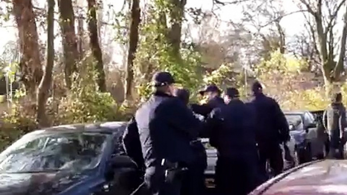 Feyenoord - FC Utrecht (23-11-2009) - Arrestatie Supporter bij DHZ