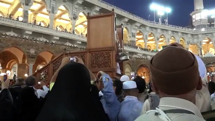 the-doors-of-the-Kaaba-being-opened