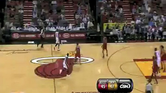 Haier Play of the Day (11/01/2009): Dwyane Wade Amazing Crossover and Layup vs. Bulls