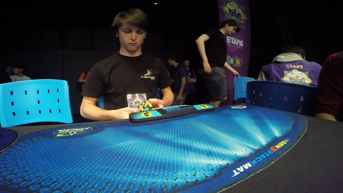 Finir un Rubik's cube 7x7 en 2min24 - record du monde