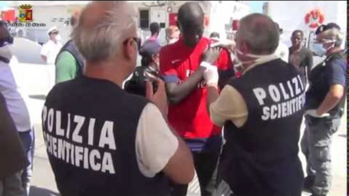 Pozzallo (RG) - Sbarcati altri 241 migranti. Ok a missione europea contro scafisti (31.07.15)