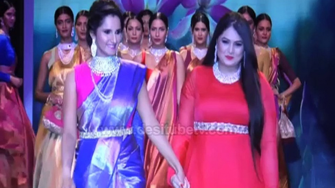 Indian tennis player Sania mirza looking gorgeous in Pink saree ramp walk at IIJW 2015