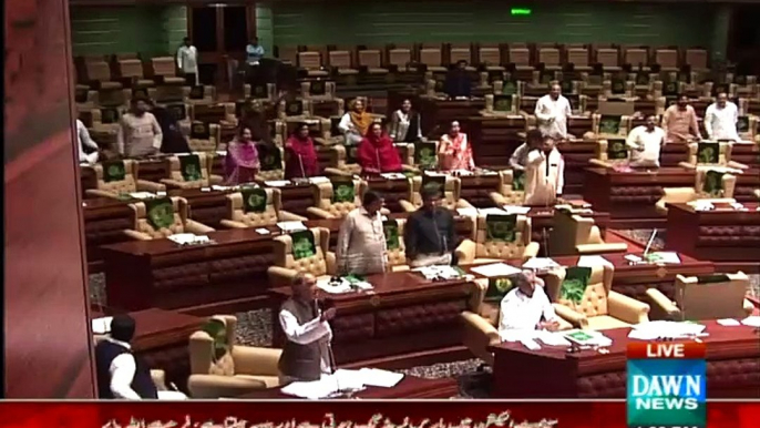 MQM Members are Crying and Shouting on PTI,PMLN and PPP Submitting Resolution against Altaf Hussain in Sindh Assembly