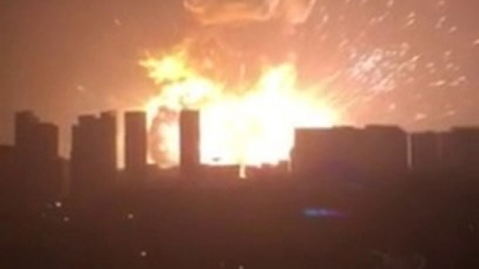 Tianjin explosion impressive live footage by night!