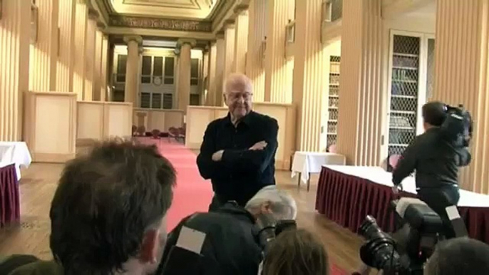 Peter Higgs shares Nobel Prize in Physics with Francois Englert for Higgs boson discovery