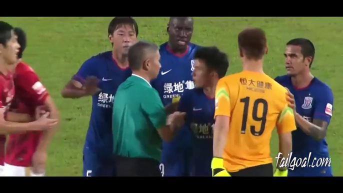 Demba Ba kung fu kicks Feng Xiaotingl in Chinese league shocker