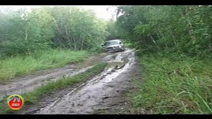 Full drive. An off-road car, a thunder-storm, a rain. полный привод. .