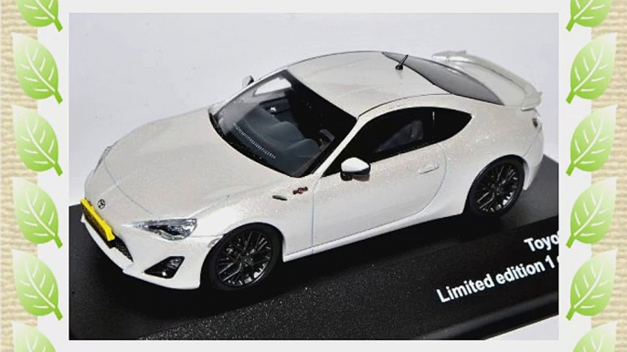 Toyota GT86 Coupe Satin Weiss Ab 2012 1/43 J-Collection Modell Auto mit individiuellem Wunschkennzeichen