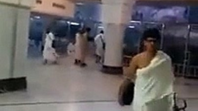 Makkah Mein Aadmi Ne Safa Pahari Par Charhne Ke Liye Sheeshe Toor Diya, Exclusive Video