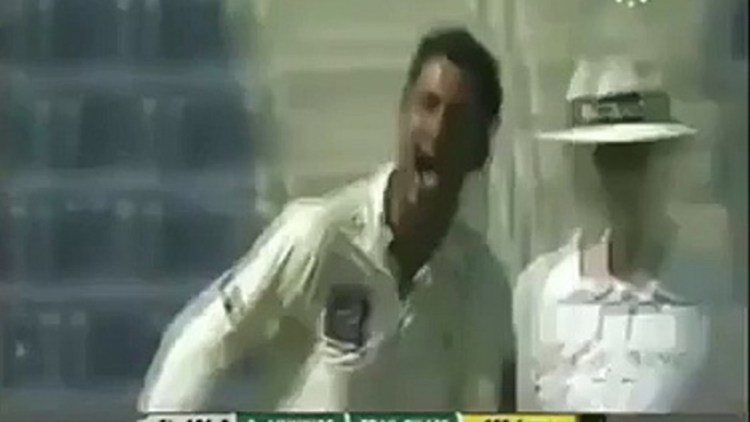 Junaid Khan Clean Bowled Dilshan