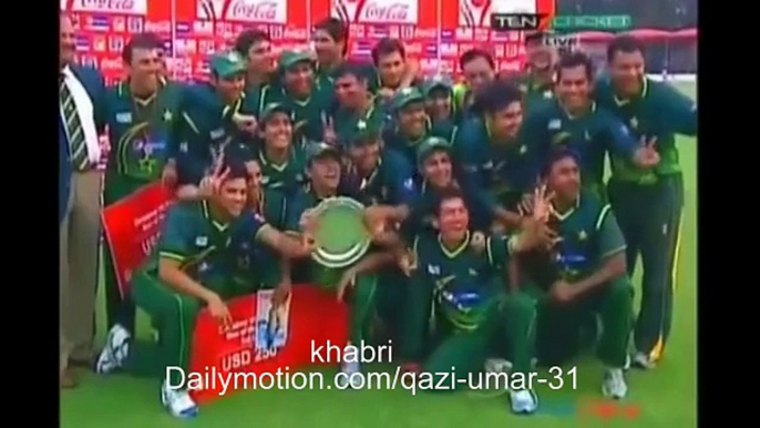 Funny Fight bewteen Umar Akmal and Saeed Ajmal Due to Trophy