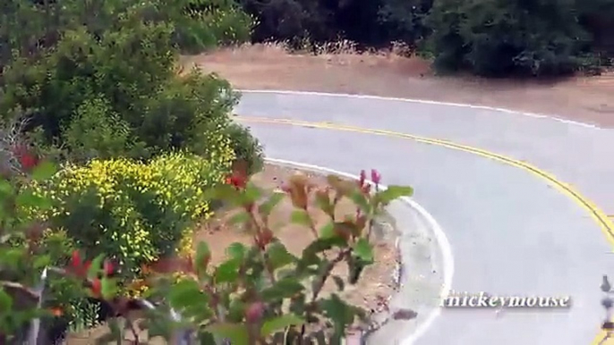 GSXR 750 Lowside Motorcycle Crash Mulholland Highway - YouTube