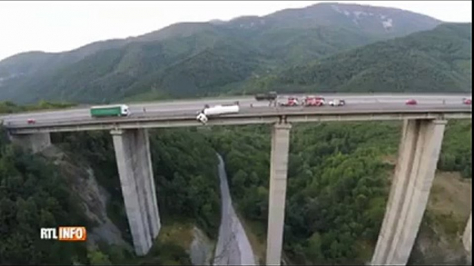 Un conducteur Bulgare bloqué à 128 mètres de hauteur dans son camion