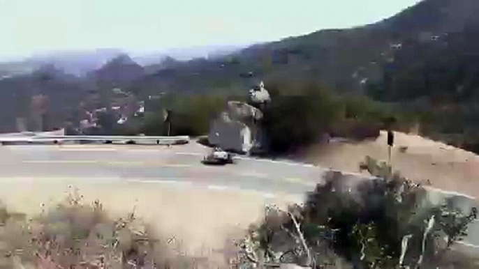 Motorcycle Crash Suzuki SV650 Lowsides on Mulholland Hwy - YouTube_001