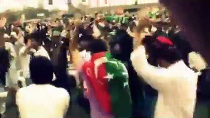 Jitna ve Imran Khan Jitna - Azadi March Long March PTI Bhangra Dance COMPLETE SONG-HD