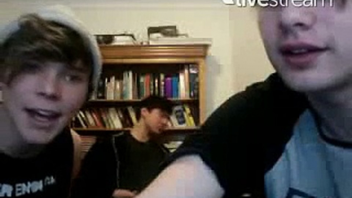 5SOS Twitcam: okkkk were trying again we suck at this