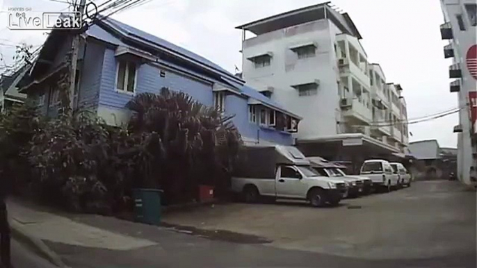 [Dash cam] Car turns infront of oncoming motorcycle gang, then gets bashed and knifed