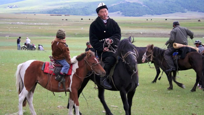 2009 23 Mongolia Dayan nuur Naadam Kazakh horse-racing