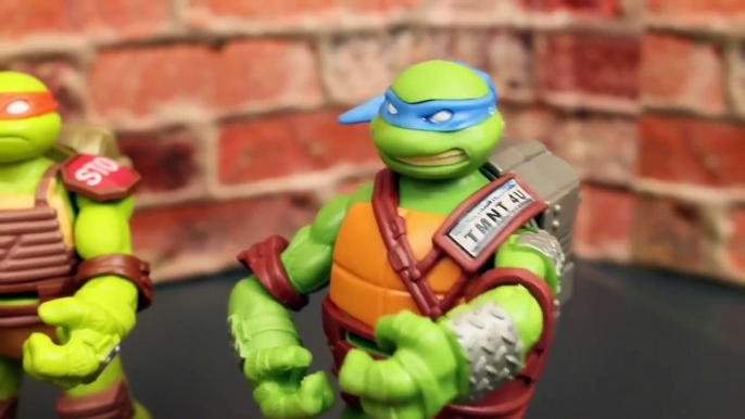 Teenage Mutant Ninja Turtles Flingers Michelangelo and Leonardo Toy Review Fight Batman and Ironman