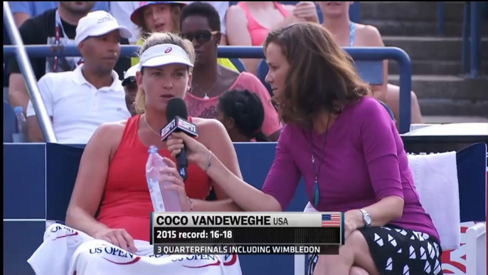 Tennis: Coco Vandeweghe donne une interview en plein match