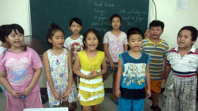 children are studying english at Win Center, Tan Thanh-baria-vt