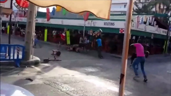 German tourists vs. Hawker in Mallorca