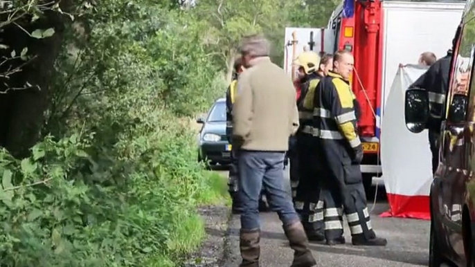 Beelden: Bromfietser overleden bij ongeluk in Doezum - RTV Noord