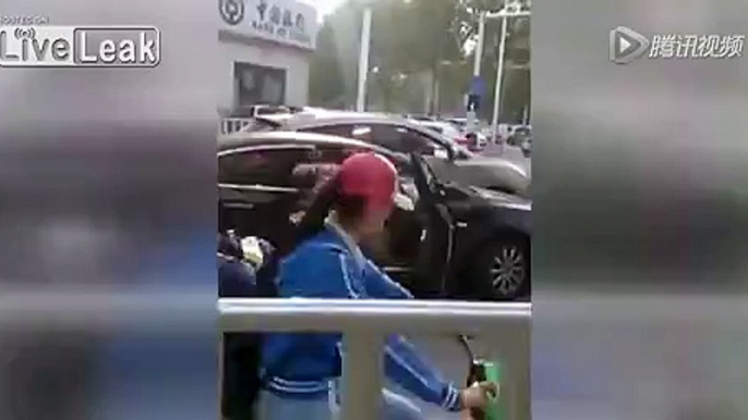 Wife beats husband's girlfrirnd hiding in car