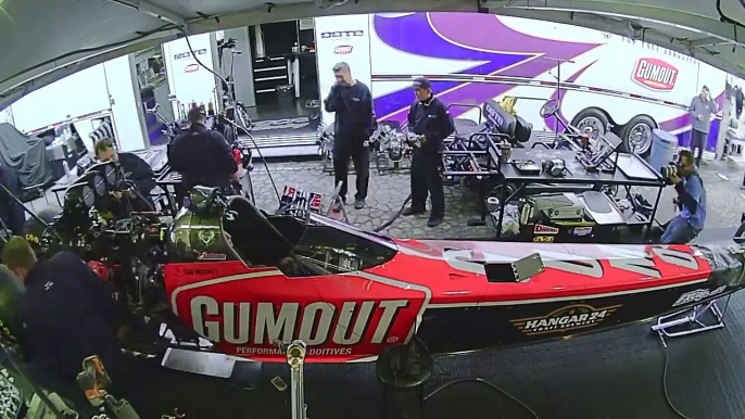 Crews Tear Down, and Rebuild Dragster Engine before each Run (Time lapse)