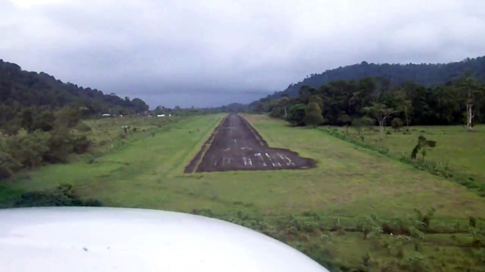 Aterrizaje en Bahía Solano, Piper Aerostar