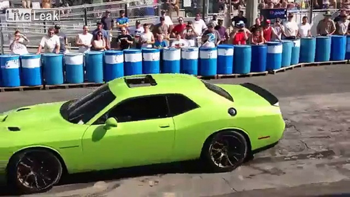 Dodge Challenger 707HP SRT Hellcat Burnout