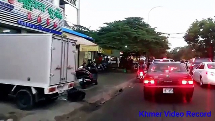 Asian Travel - Khmer Travel - Phnom Penh Smaller Streets During  A Rainy Day