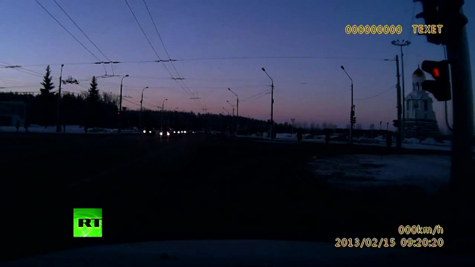 Russian meteor explosion- Spectacular dash cam video of meteorite fireball falling in Urals.mp4