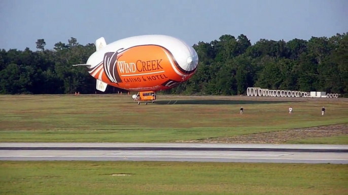 Blimp / Airship Landing in Pensacola