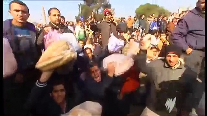 SBS News Muslims and Christians unite in Egypt - 07/02/2011