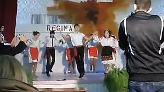 Regina Toamnei...clasa a IX A  liceul "G Meniuc"