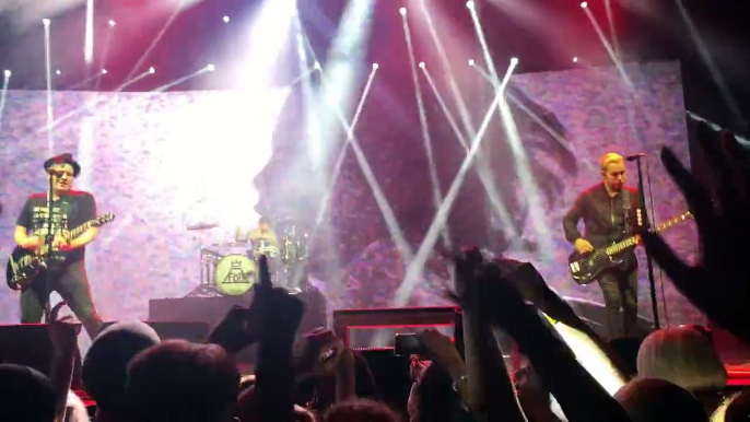 Fall Out Boy - A Little Less Sixteen Candles, A Little More "Touch Me" | Boys of Zummer Tour 2015