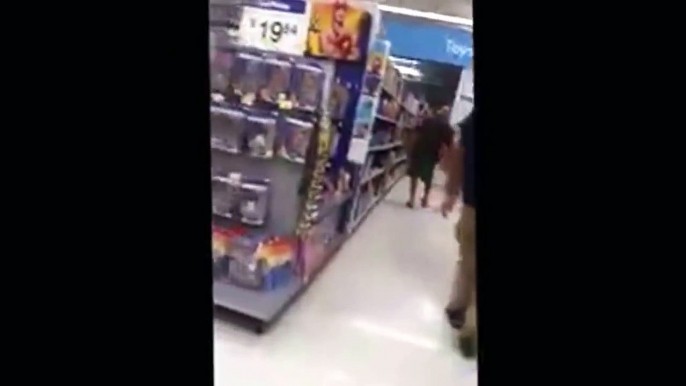 Father Catch PERVERT taken pics up DAUGHTERS SKIRT inside Walmart