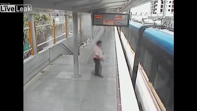 Blind man Falls into Gap between Two Wagons at Subway