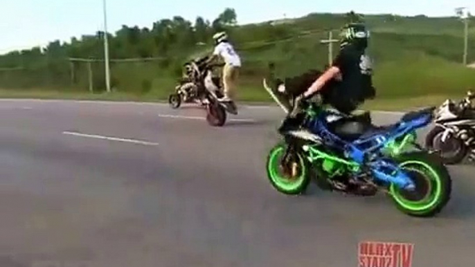 Street bike crash Highway Wheelie CRASH At MOM Ride 2015 Motorcycle Stunts Wheelies FAIL Video