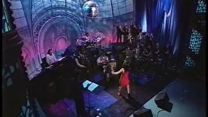 Bjork - It's Oh So Quiet 1995-11-02 Leno