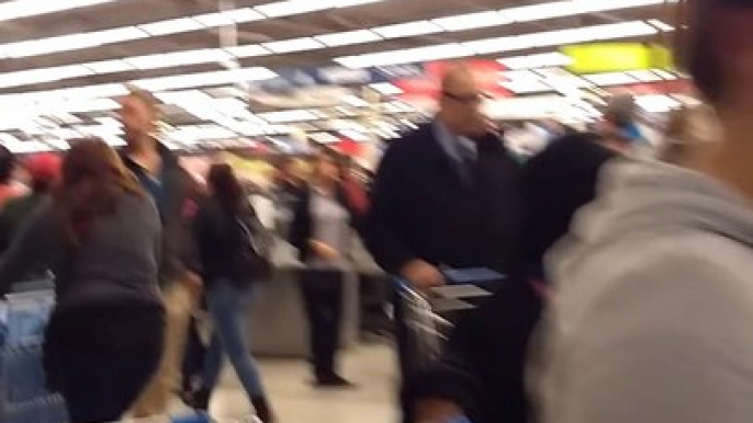 Walmart closes its doors and traps everyone inside. during Chilean Earthquake 2015