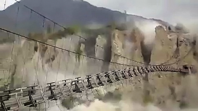 Earthquake shockes Near Danyore Bridge... - Naran Kaghan Valley 2015