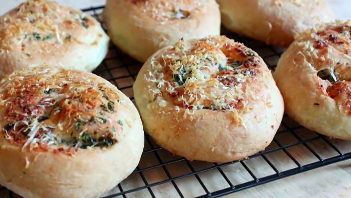 Garlic Parmesan Dinner Rolls Recipe - No-Knead Italian Dinner Rolls