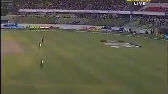 Most funniest Dismissal in Cricket history - Shahid Afridi Wicket - 11 March 2012