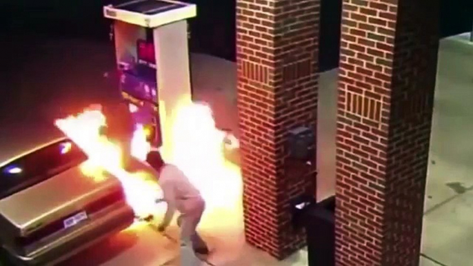 Un débile met le feu à une araignée dans une station service et BOOOM