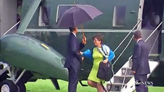 Shocking Video of Obama With Umbrella in Rain